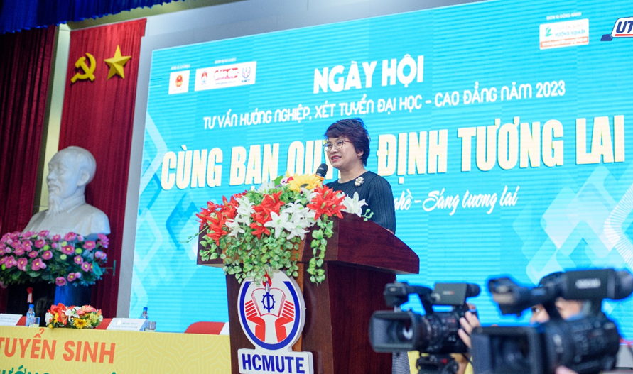 PGS. TS. Nguyễn Thu Thuỷ – Vụ trưởng Vụ Giáo dục Đại học chia sẻ trong ngày hội "Tư vấn Tuyển sinh – Hướng nghiệp – Ngày Mở" lần thứ 16 năm 2023. PGS. TS. Nguyễn Thu Thuỷ – Vụ trưởng Vụ Giáo dục Đại học chia sẻ trong ngày hội "Tư vấn Tuyển sinh – Hướng nghiệp – Ngày Mở" lần thứ 16 năm 2023.
