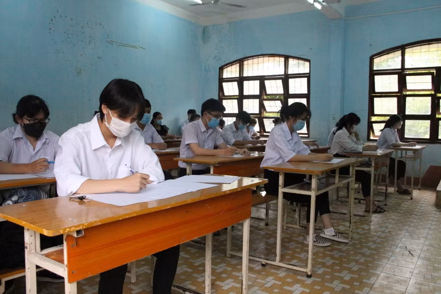 Học sinh lớp 12 tại Kon Tum tham dự kì thi thử tốt nghiệp THPT 2021 đảm bảo an toàn trong điều kiện dịch bệnh.