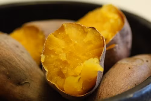 Khoai lang có rất nhiều tác dụng, đặc biệt là ăn vào mùa đông.