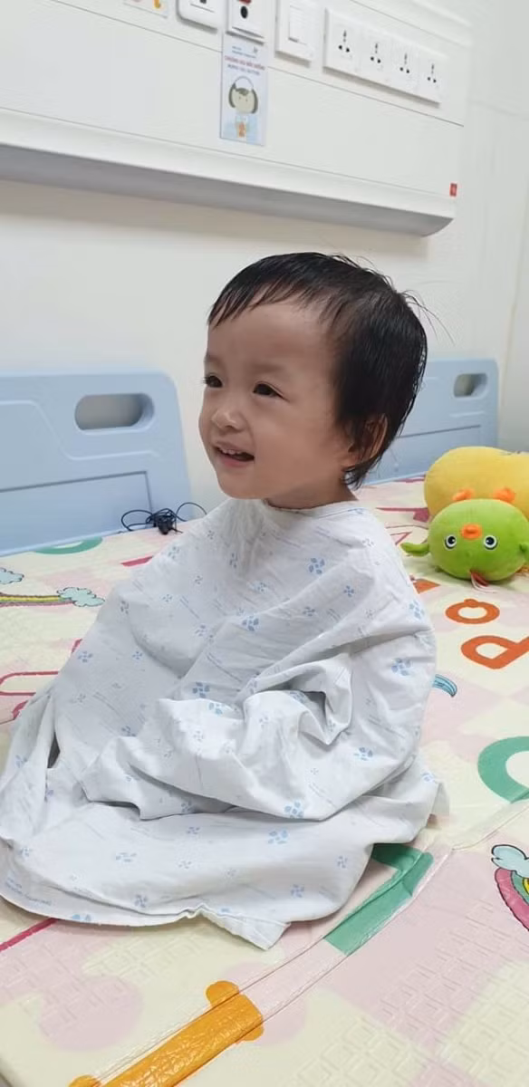 Diệu Nhi trước ca phẫu thuật. Ảnh: BVNĐTP