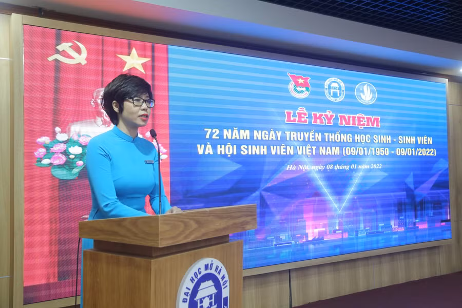 TS Nguyễn Minh Phương – Phó Hiệu trưởng Trường ĐH Mở Hà Nội phát biểu tại buổi lễ.