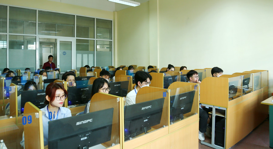 Phòng thi tin học.