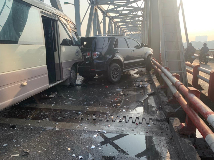 Vụ tai nạn xảy ra vào khoảng 6h sáng, rất may không có thiệt hại về người.