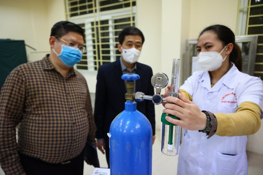 Trang thiết bị cũng như vật dụng sinh hoạt cá nhân dành cho người mắc Covid-19 đã được chuyển đến, mọi công đoạn được gấp rút hoàn tất đảm bảo đúng tiến độ mà TP Hà Nội yêu cầu.