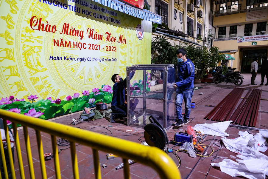 Để đáp ứng phân tầng điều trị F0, quận Hoàn Kiếm (Hà Nội) đã thành lập Trạm y tế lưu động thu dung, điều trị người mắc Covid-19, nhằm giảm tải cho các bệnh viện của TP Hà Nội.