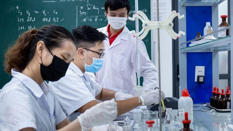 Bộ đưa ra mức chuẩn tối thiểu, các hội đồng có thể đưa ra mức cao hơn. Bộ đưa ra mức chuẩn tối thiểu, các hội đồng có thể đưa ra mức cao hơn.