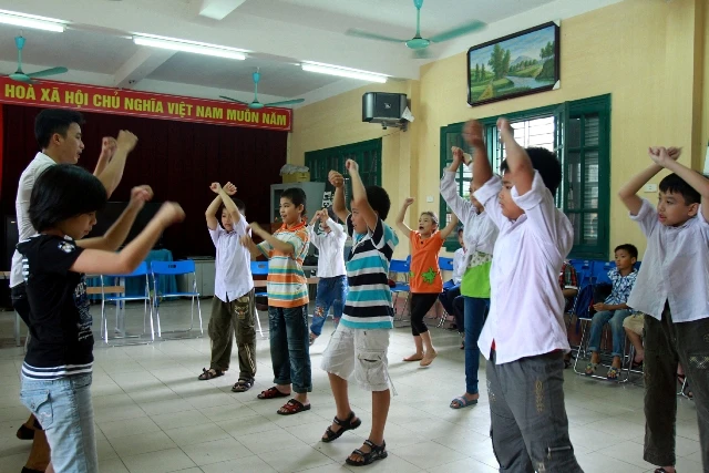 Xúc động HS khuyết tật chuẩn bị ngày khai trường