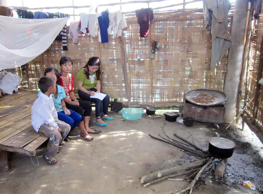 Nấc nghẹn những lời ru thay mẹ