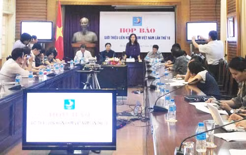 Quang cảnh buổi họp báo sáng 27/8.(Ảnh Petrotimes)