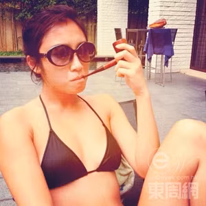 Miêu Đơn thường xuyên trưng ảnh ăn mặc khiêu khích lên mạng