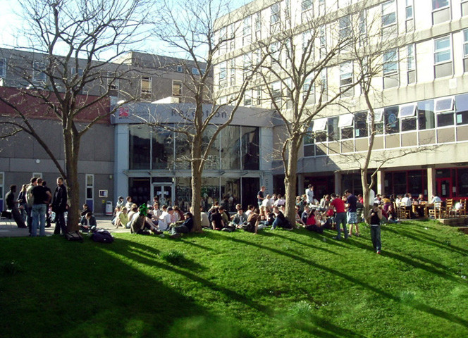 8. ĐH West of England, Bristol: 94.4% SV tìm được việc làm hoặc học cao hơn sau khi tốt nghiệp 6 tháng 8. University of the West of England, Bristol Percentage of students in work or further education: 94.4% There