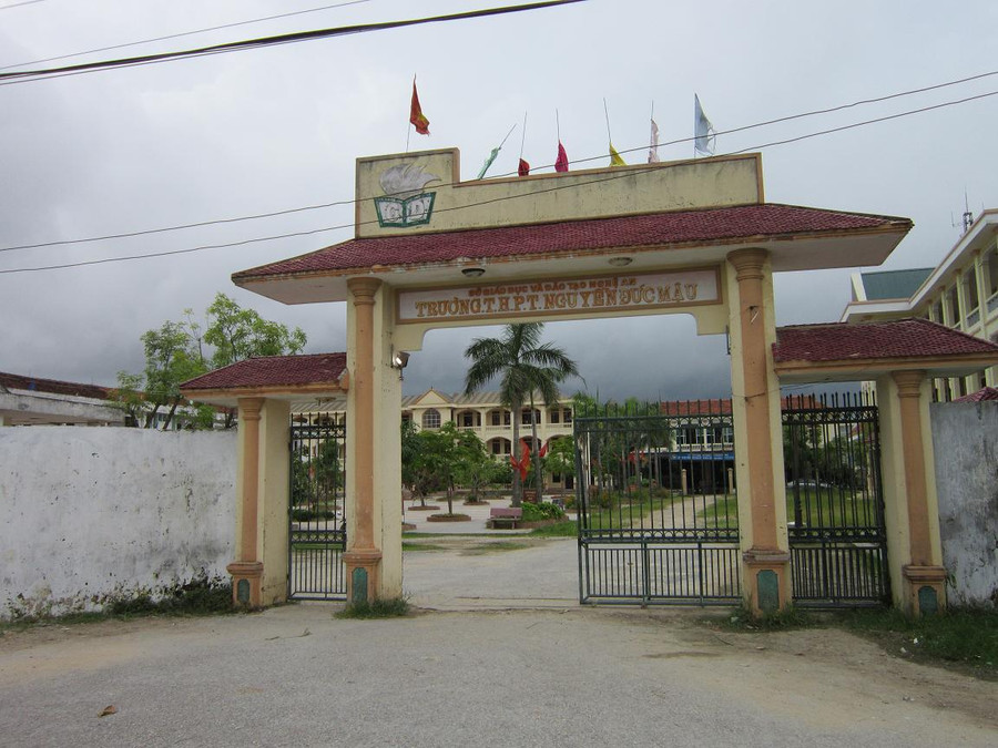 Năm ngoái, Trường THPT Nguyễn Đức Mậu có 32 học sinh bỏ học, nhưng đầu năm nay, chỉ có 2 em không đến trường. Năm ngoái, Trường THPT Nguyễn Đức Mậu có 32 học sinh bỏ học, nhưng đầu năm nay, chỉ có 2 em không đến trường.jpg