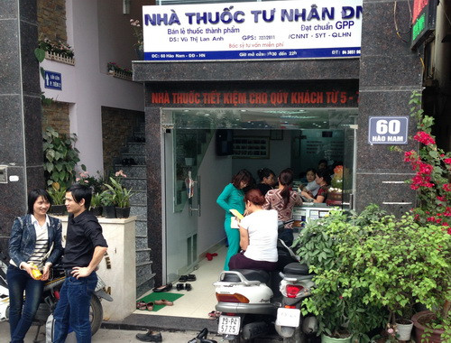 Đông đảo bệnh nhân đến khám và điều trị tại phòng khám trĩ DNT (60 Hào Nam, Đống Đa, Hà Nội)