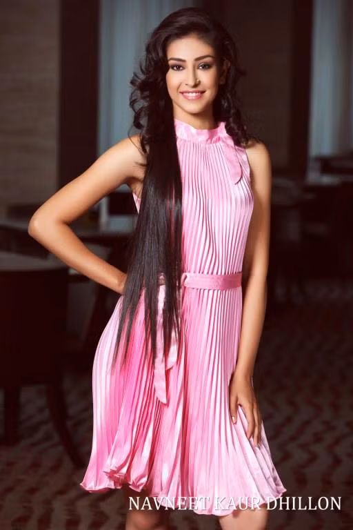 Cô ấy mang vẻ đẹp của những diễn viên Bollywood, vì thế Navneet có khả năng lớn sẽ 