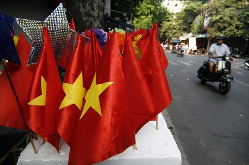 Những lá cờ nhỏ dịp này đắt khách Những lá cờ nhỏ dịp này đắt khách