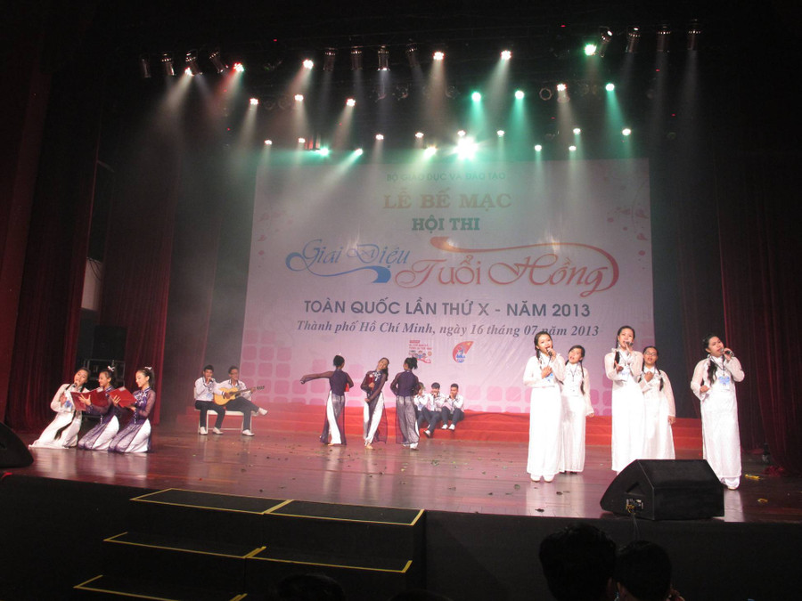 Tiết mục "Lưu bút thời áo trắng" của Sở GD&ĐT TP.HCM đoạt Huy chương Vàng 111