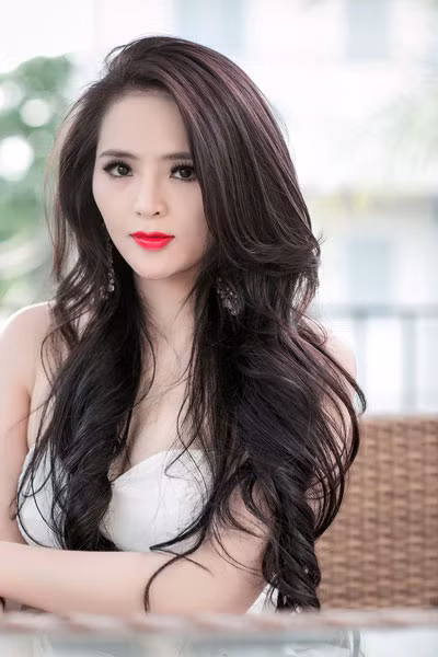Lại Hương Thảo sinh năm 1991, hiện là sinh viên khoa Kế toán - Kiểm toán Đại học quốc tế Hồng Bàng. Cô cao 1,7m nặng 50 kg với các chỉ số hình thể 89-60-90.