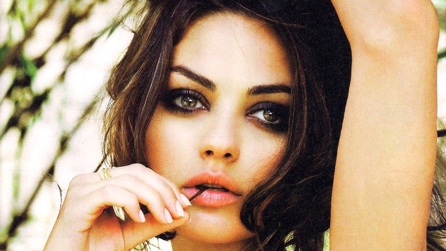 Mila Kunis (11 triệu USD) 9.) Mila Kunis (11 triệu USD)