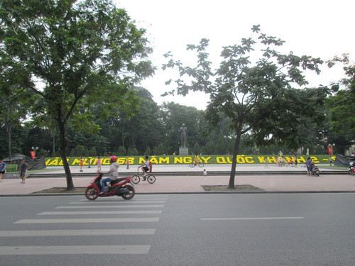 Những khẩu hiệu kết từ bao đóa hoa tươi thắm