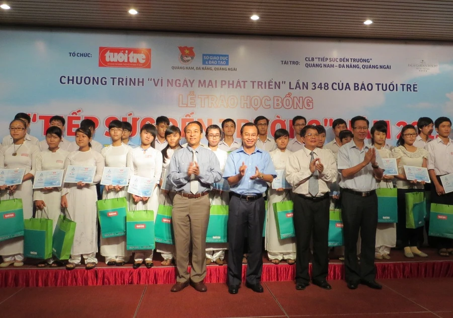 &quot;Tiếp sức đến trường&quot; cho tân SV hoàn cảnh khó khăn