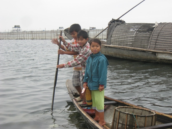 &quot;Nhặt chữ&quot; trên phá Tam Giang