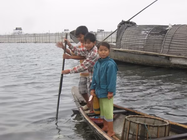 "Nhặt chữ" trên phá Tam Giang