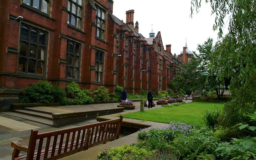5. ĐH Newcastle: 95.4% SV tìm được việc làm hoặc học cao hơn sau khi tốt nghiệp. 5. Newcastle University Percentage of students in work or further education: 95.4% It