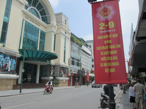 Phố Tràng Tiền với "đặc sản" kem que là địa chỉ được nhiều người tỉnh xa ghé thăm