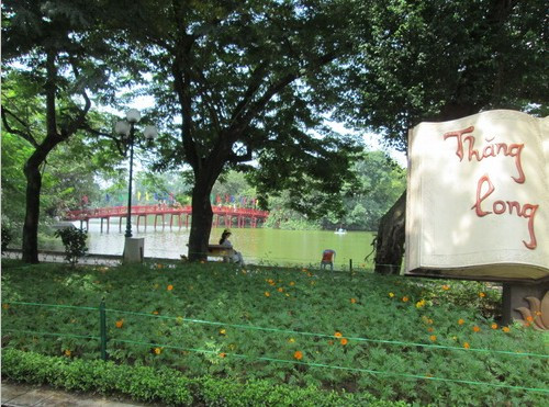 Nét thu bên cầu Thê Húc Nét thu bên cầu Thê Húc