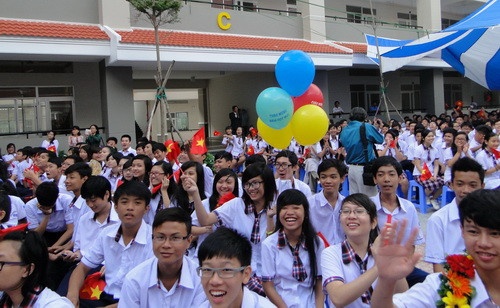 Học sinh reo vui ngày khai trường