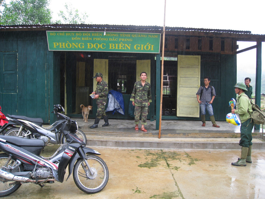 Phòng đọc biên giới (Đồn biên phòng 661 - Đăk Pring) được xây dựng khang trang với lượng sách, báo khá phong phú