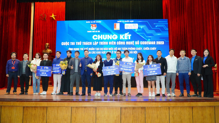 Các đội thi đạt giải nhận được phần thưởng gồm tiền mặt và sẽ có cơ hội được nhận Bằng khen của BCH Đoàn Thanh niên thành phố Hà Nội.