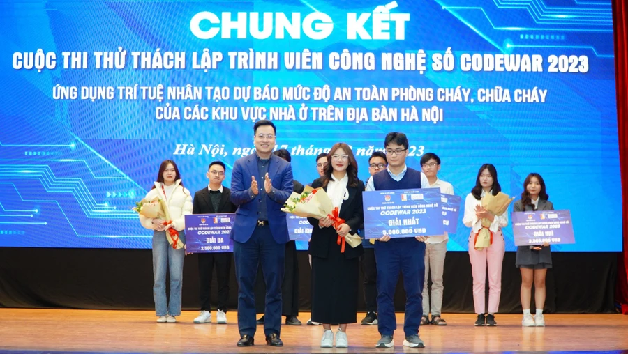 Chung kết Cuộc thi Thử thách lập trình viên công nghệ số Codewar 2023