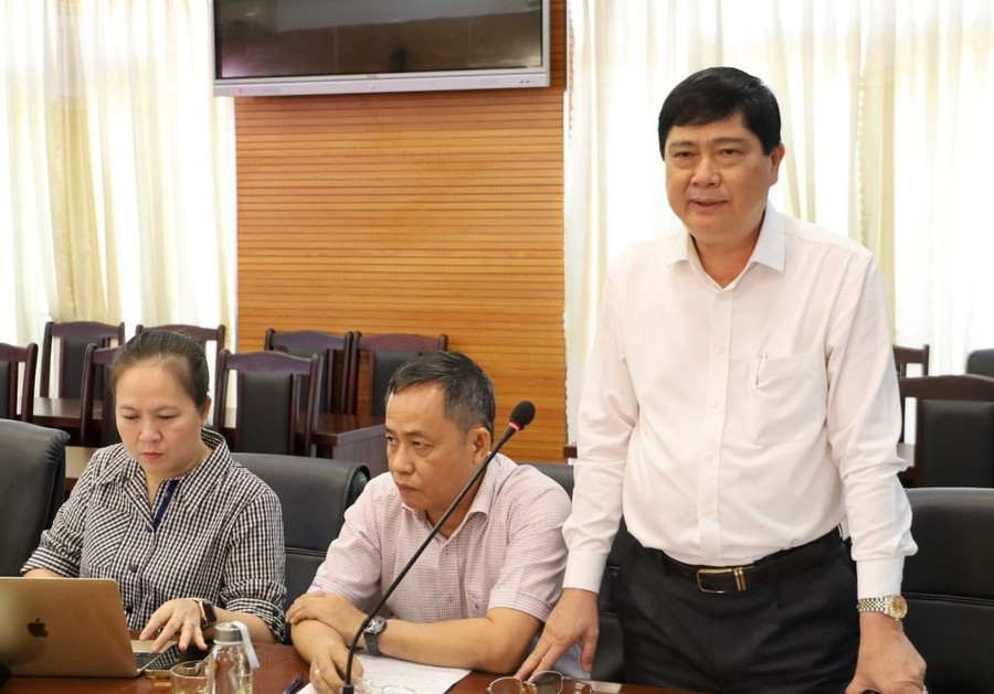 Giám đốc Sở GD&ĐT Phạm Đăng Khoa thông tin tại buổi làm việc (ảnh: TT).