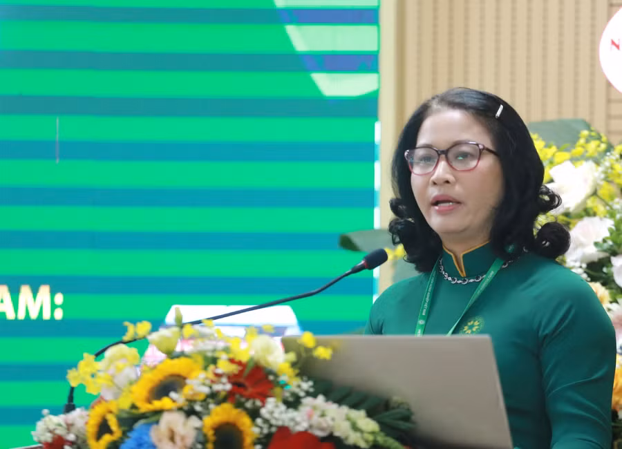 GS.TS Nguyễn Thị Lan phát biểu tại hội nghị