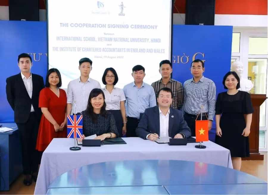 ICAEW ký kết hợp tác với Trường Quốc tế, Đại học Quốc gia Hà Nội ảnh 1