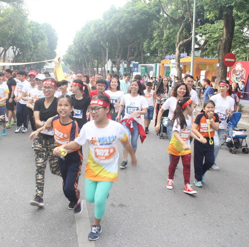 Các em rất hào hứng tham gia sự kiện mang ý nghĩa nhân văn này Các em rất hào hứng tham gia sự kiện mang ý nghĩa nhân văn này