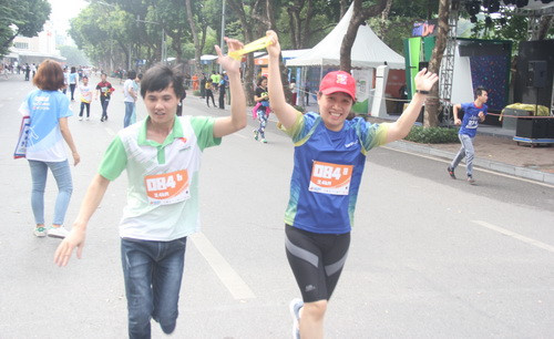 Dù cuộc sống trong bóng tối nhưng cuộc đời của những người khiếm thị vẫn đầy màu sắc riêng và đó là điều kỳ diệu từ bóng tối. Dù cuộc sống trong bóng tối nhưng cuộc đời của những người khiếm thị vẫn đầy màu sắc riêng và đó là điều kỳ diệu từ bóng tối.