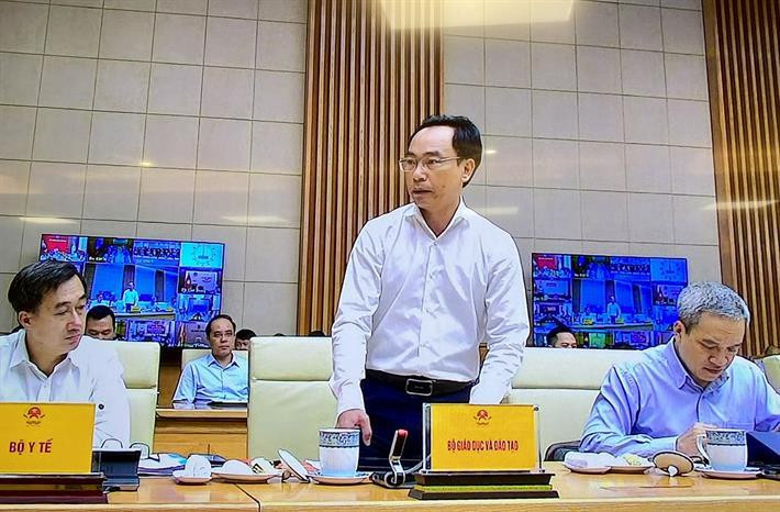 Thứ trưởng Bộ GDĐT Hoàng Minh Sơn phát biểu tham luận tại Hội nghị. Ảnh: Cổng thông tin điện tử Chính phủ. Thứ trưởng Bộ GDĐT Hoàng Minh Sơn phát biểu tham luận tại Hội nghị. Ảnh: Cổng thông tin điện tử Chính phủ.