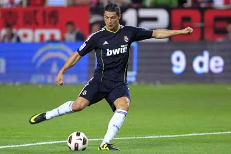 CR7 phá vỡ kỷ lục cá nhân về số bàn thắng trong một mùa giải