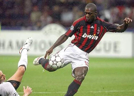 AC Milan gia hạn hợp đồng với &quot;lão tướng&quot; Seedorf