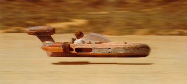 Nhật Bản chế tạo tàu hỏa bay (video) ảnh 2 The prototype looks like a Landspeeder, the fictional anti-gravity craft Luke Skywalker uses in the Star Wars films Read more: http://www.dailymail.co.uk/sciencetech/article-1386656/Levitating-locomotive-developed-Japanese-scientists.html#ixzz1MI9zrR1e