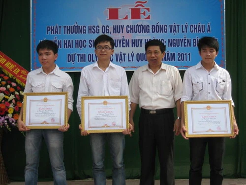 Vinh danh HS giỏi khu vực châu Á và HS giỏi quốc gia năm học 2010-2011