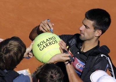 Novak Djokovic vào thẳng bán kết mà không hề tốn sức Novak Djokovic vào thẳng bán kết mà không hề tốn sức