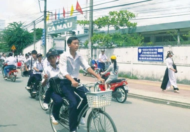 Bảo đảm an toàn giao thông cho HSSV trong dịp hè