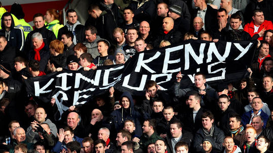 Kenny Dalglish chính thức kí hợp đồng dài hạn với Liverpool ảnh 1 HLV Dalglish đã làm sống lại đội bóng giàu thành tích nhất xứ sở xương mù