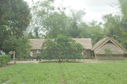 Nam Đàn trong sắc nắng tháng Năm