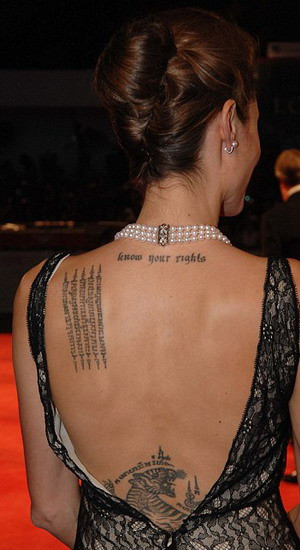 Ý nghĩa hình xăm thứ bảy trên tay Angelina Jolie ảnh 2 Mô tả ảnh.