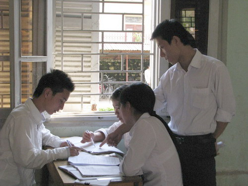 Phân loại đối tượng học sinh để tổ chức ôn thi giúp các em nắm vững bài học.