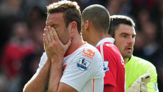 M.U - Blackpool(4-2): Niềm vui và những giọt nước mắt ảnh 3 Nỗi thất vọng hiện rõ trên những khuôn mặt của các cầu thủ Blackpool.